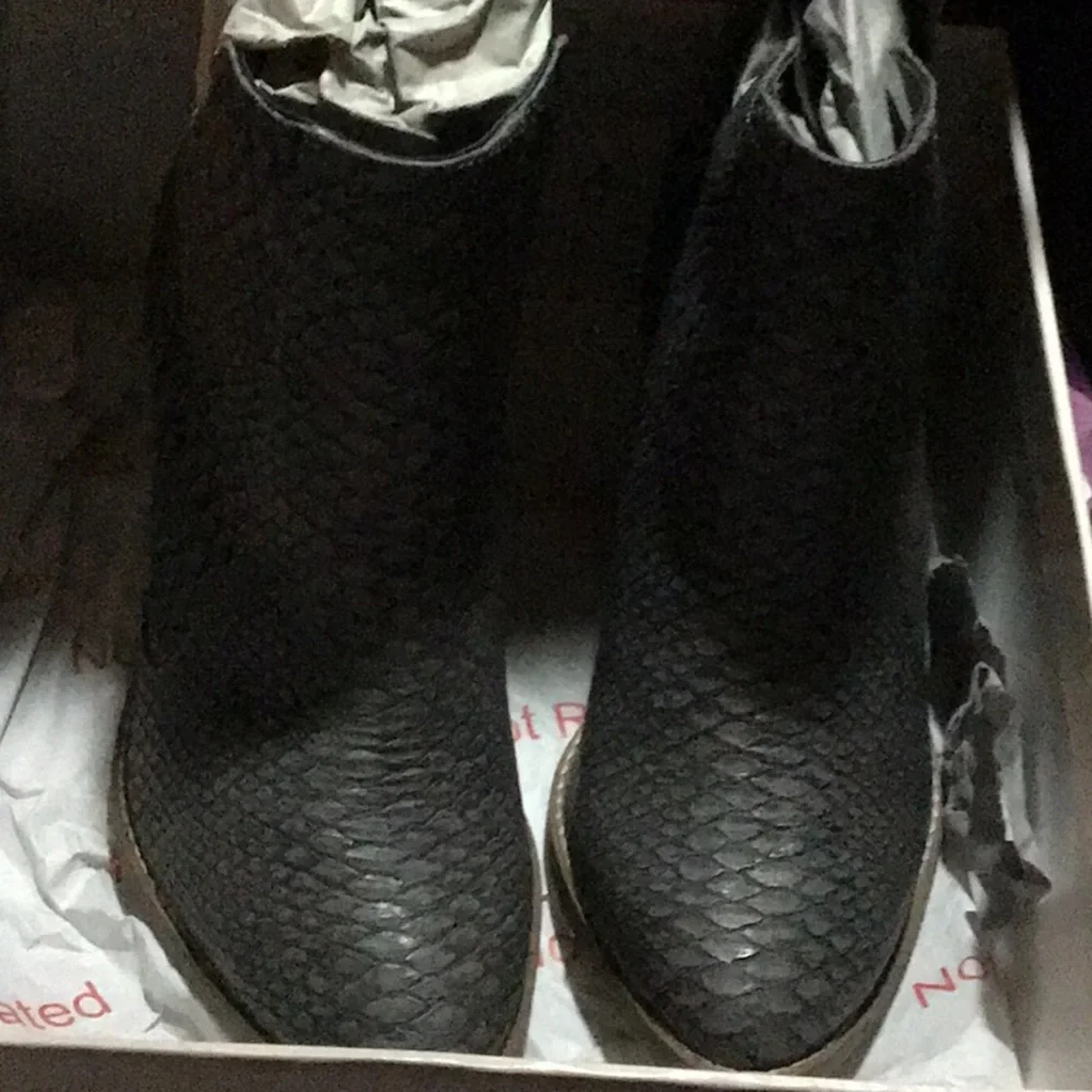 Not Rated Tarim Ankle Bootie 7M Charcoal Snake New - Picture 9 of 10